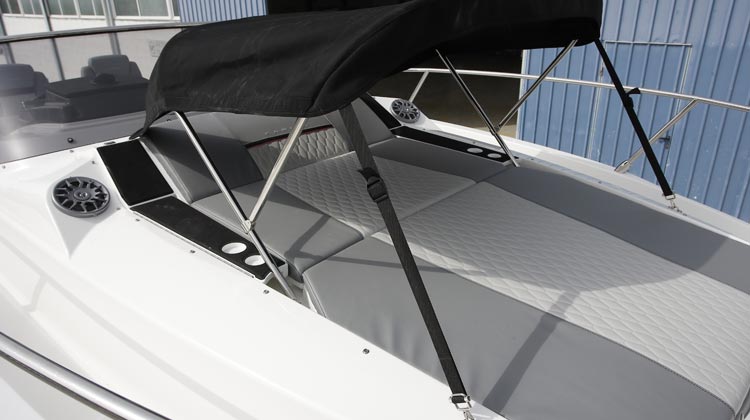 Fully accessible sundeck convertible to confort seat with dedicated speakers, drink holders and optional hide-away bimini
